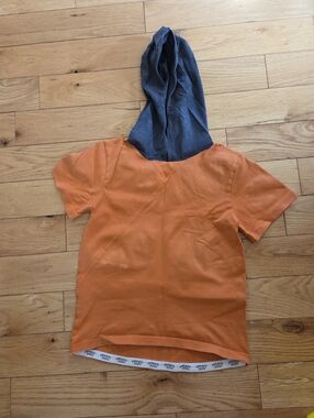 Peekaboo Beans Hooded T-shirt Size 7